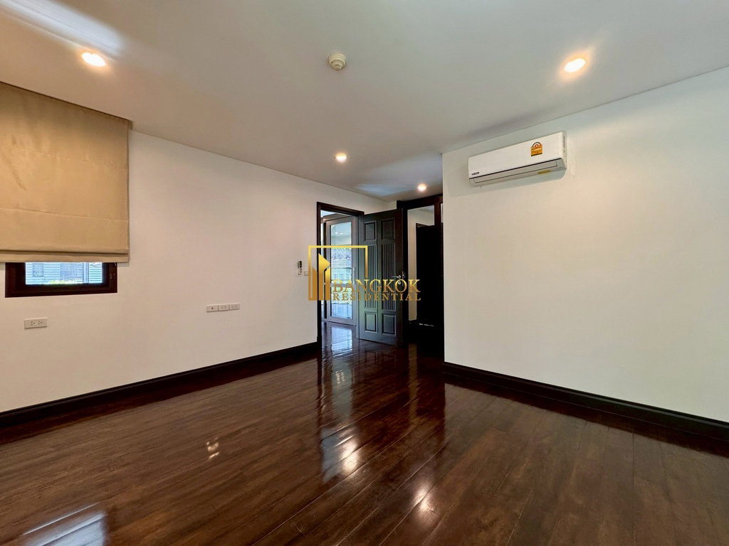 รูป Baan Sukhumvit 18 - Stunning 4 Bed House With Private Pool - BR28270SH - รูปที่ 38/45