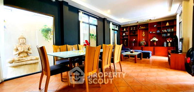 บ้านเดี่ยว วัดพระใหญ่ : วิลล่า 4 ห้องนอน ขนาด 260 ตารางเมตร ใน View Talay Villas พัทยาใต้ (ID 1553140)
