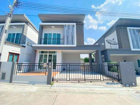 Urgent sale, 2-storey semi-detached house, Trio Town Assumption - Sriracha project, Chonburi
