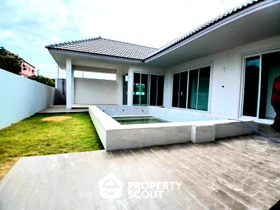 Houses for sale Hua Hin Bus Station : 3-Bed Villa 180 Sqm For Sale Near Nong Kae, Hua Hin (ID 2042120)