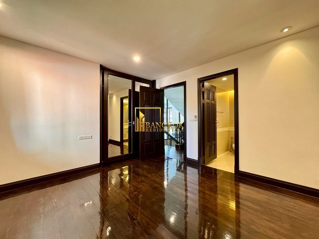 รูป Baan Sukhumvit 18 - Stunning 4 Bed House With Private Pool - BR28270SH - รูปที่ 33/45