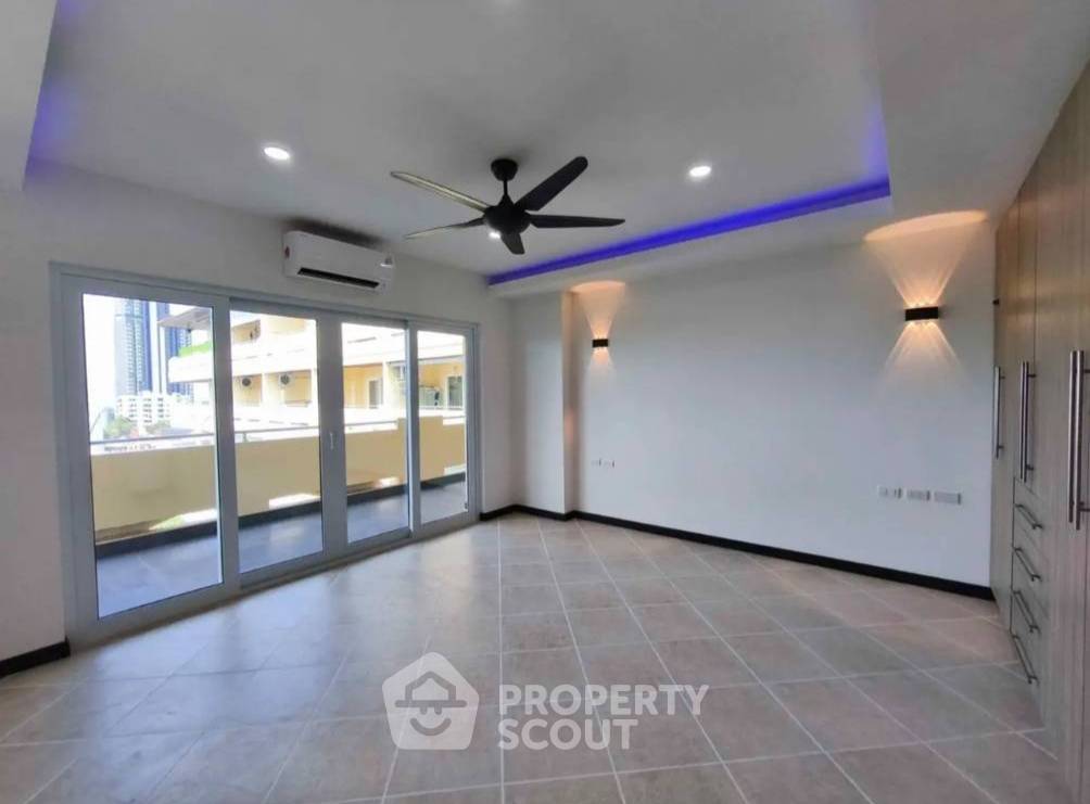 รูป คอนโดขาย 3 ห้องนอน 184 ตร.ม. เพ็ทได้ โครงการ View Talay Residence 5 พัทยา (ID 2160366) - รูปที่ 2/8