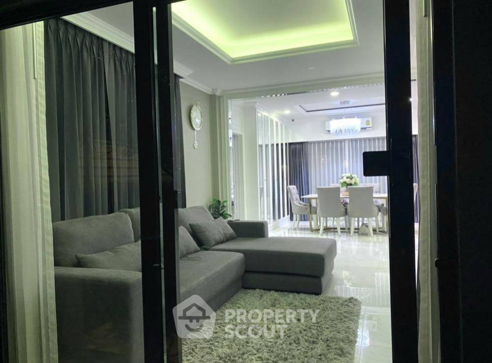 รูป บ้าน 3 ห้องนอน ขาย พร้อมเลี้ยงสัตว์ Centro Ramintra-Chatuchot เขตสายไหม (ID 1393973) - รูปที่ 2/43