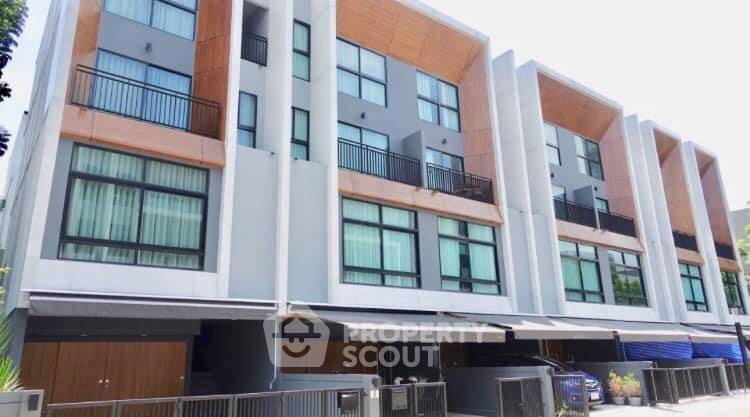 รูป บ้านทาวน์โฮม 3 ห้องนอน สำหรับขาย เฟอร์นิเจอร์? ที่เลี้ยงสัตว์ได้ แดนซ์ พัฒนาการ ใกล้ ARL รามคำแหง (ID 511843) - รูปที่ 1/13