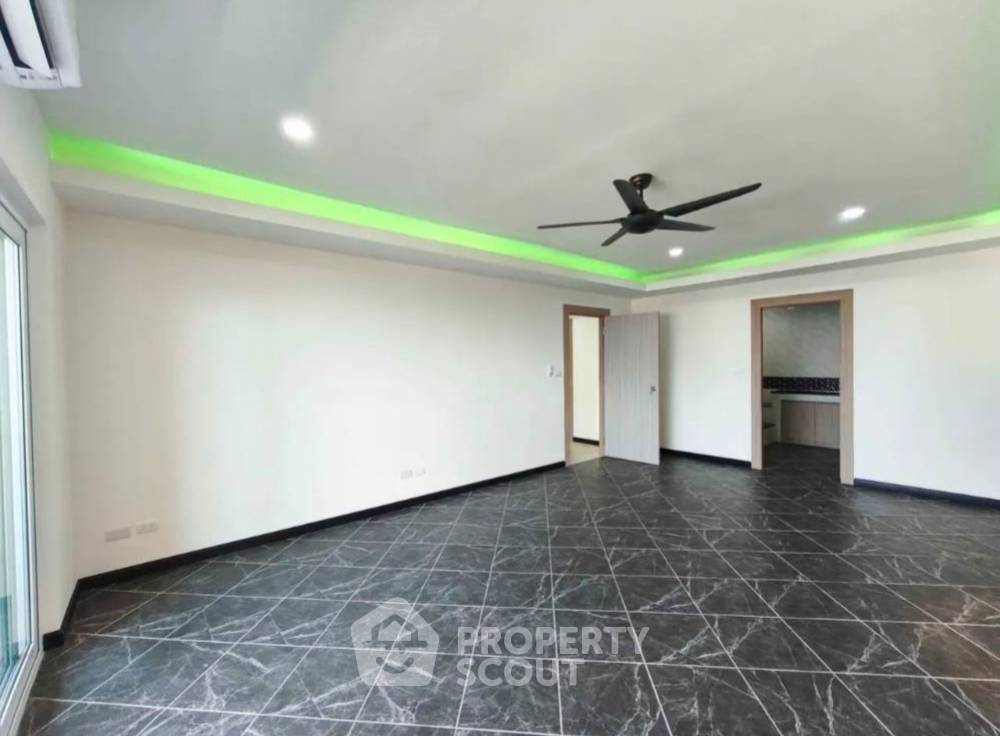 รูป คอนโดขาย 3 ห้องนอน 184 ตร.ม. เพ็ทได้ โครงการ View Talay Residence 5 พัทยา (ID 2160366) - รูปที่ 3/8