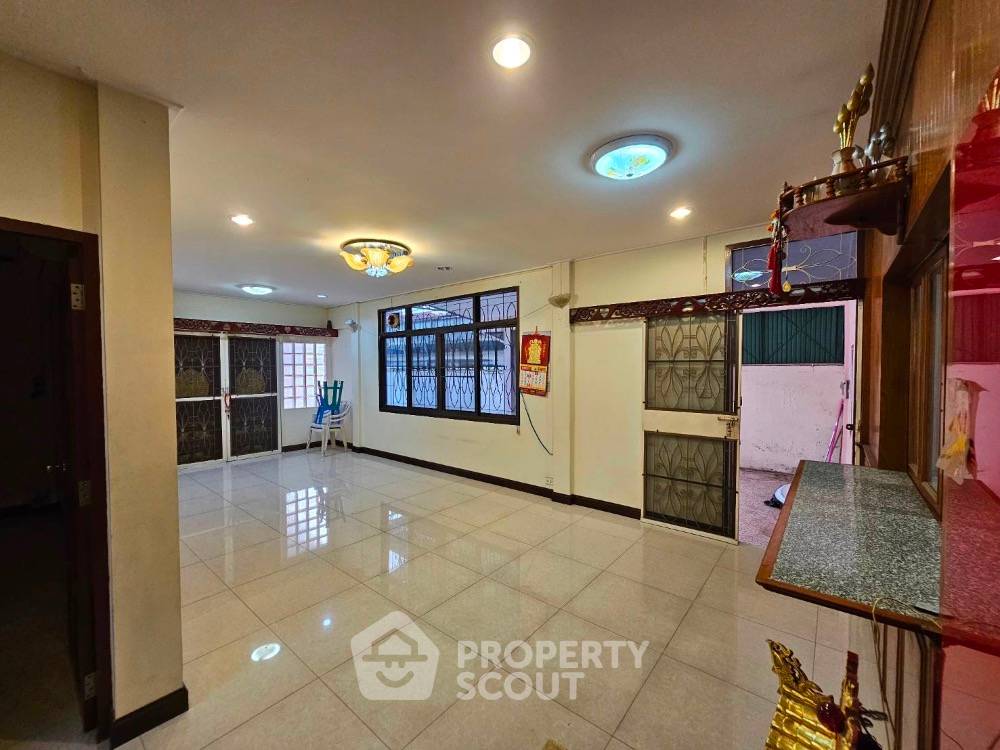 รูป บ้านเช่า 4 ห้องนอน พื้นที่ 325 ตร.ม. ใกล้ BTS สำโรงเหนือ (ID 1434427) - รูปที่ 3/10