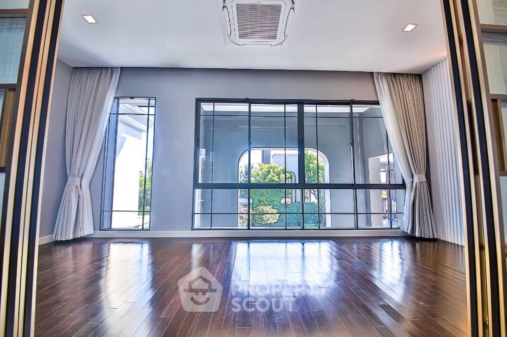 รูป บ้าน 5 ห้องนอน ให้เช่า โครงการ แกรนด์ บางกอก บูเลอวาร์ด กรุงเทพกรีฑา | 604 ตร.ม. (ID 1385585) - รูปที่ 11/48