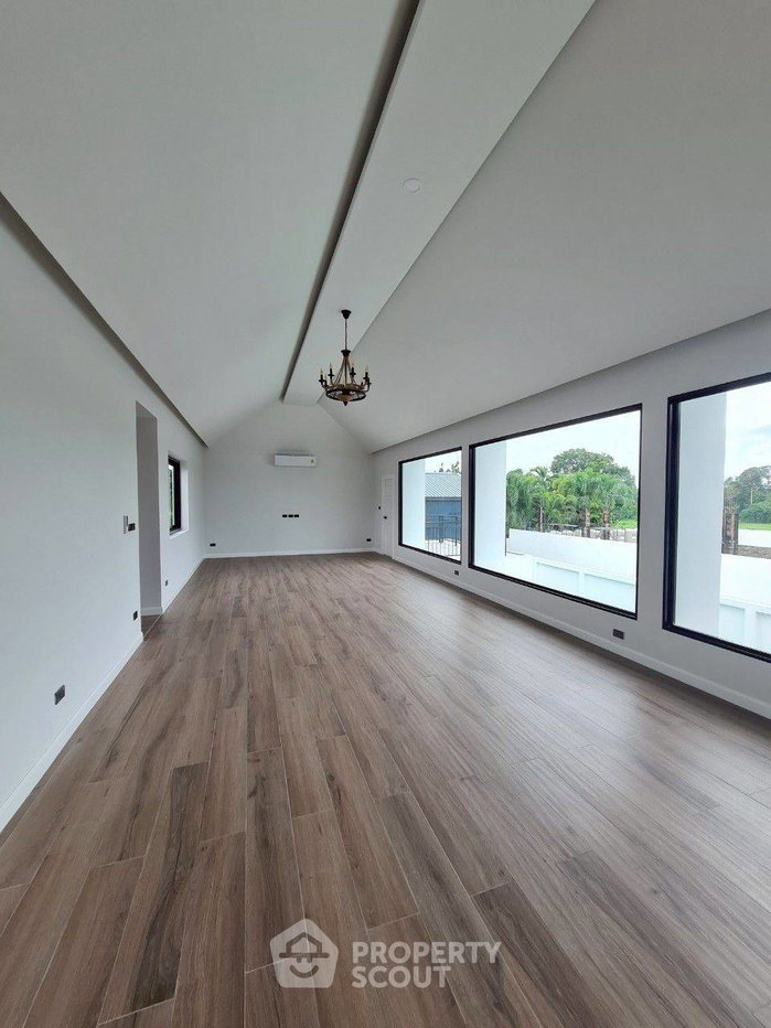 รูป บ้านเดี่ยว 4 ห้องนอน อนุญาตสัตว์เลี้ยง Horseshoe Point พง 400 ตร.ม. (ID 2109876) - รูปที่ 8/19