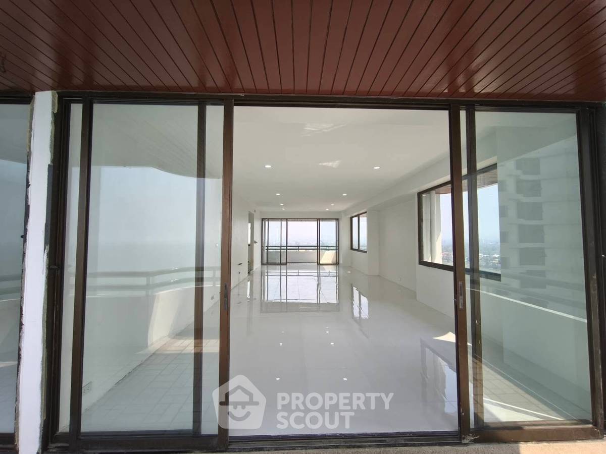 รูป คอนโด 2 ห้องนอน 147 ตร.ม. ชั้น 12 Sunshine Beach Condotel พัทยา (ID 2085148) - รูปที่ 6/9