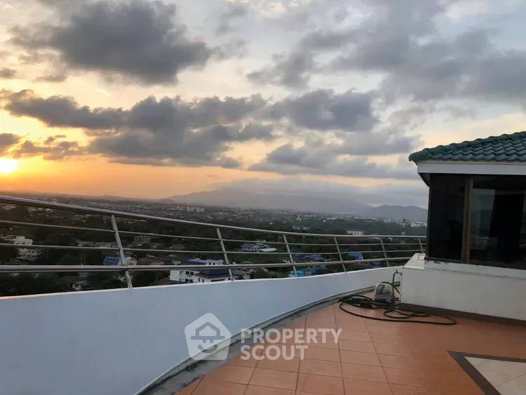รูป คอนโด 3 ห้องนอน บางแสน รอยัล ซี พาเลซ ชั้น 15 (ID 1239011) - รูปที่ 2/7