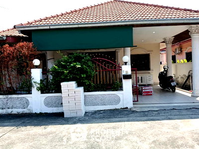 บ้านเดี่ยว วัดพระใหญ่ : บ้านเดี่ยว 2 ห้องนอน สำหรับขาย พร้อมเลี้ยงสัตว์ Eakmongkol Village 8 พัทยาใต้ (ID 2023320)