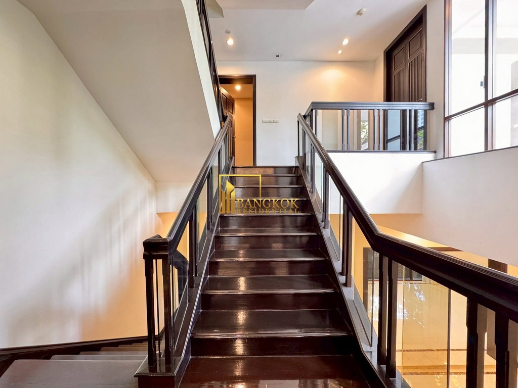 รูป Baan Sukhumvit 18 - Stunning 4 Bed House With Private Pool - BR28270SH - รูปที่ 19/45