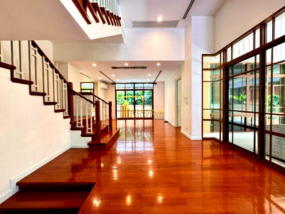 เช่าบ้านเดี่ยว โรงเรียนเซนต์แอนดรูส์อินเตอร์เนชันแนล กรุงเทพ : Baan Sansiri 67 | Luxurious 4 Bedroom House in Phra Khanong - BR28286SH