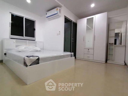 2-BR Condo For Sale Regent Home 7 Sanphawut 2, Near BTS Udom Suk (ID 1948156)
