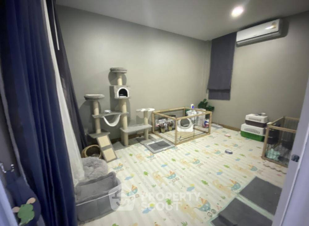 รูป บ้าน 3 ห้องนอน ขาย พร้อมเลี้ยงสัตว์ Centro Ramintra-Chatuchot เขตสายไหม (ID 1393973) - รูปที่ 10/43