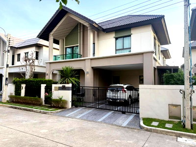 บ้านเดี่ยวให้เช่า : บ้าน 2 ชั้น 3 นอน 3 น้ำ หมู่บ้านบลูเลอวาด ศรีนครินทร์-บางนา ขนาด 213 ตร.ม. ค่าเช่า 85,000 บาท