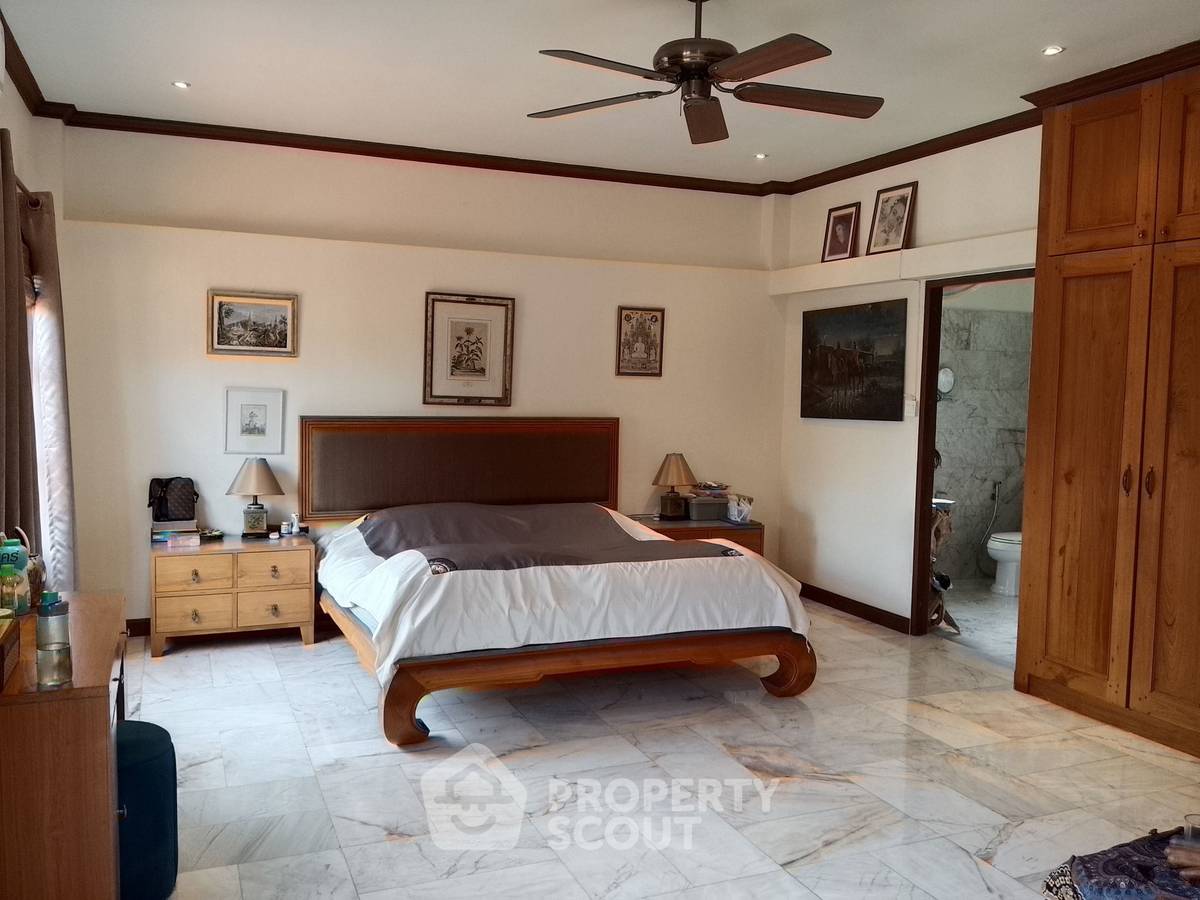 รูป วิลล่า 3 ห้องนอน พื้นที่ 300 ตร.ม. สำหรับขาย ใน ห้วยใหญ่ ชลบุรี (ID 2146445) - รูปที่ 9/18