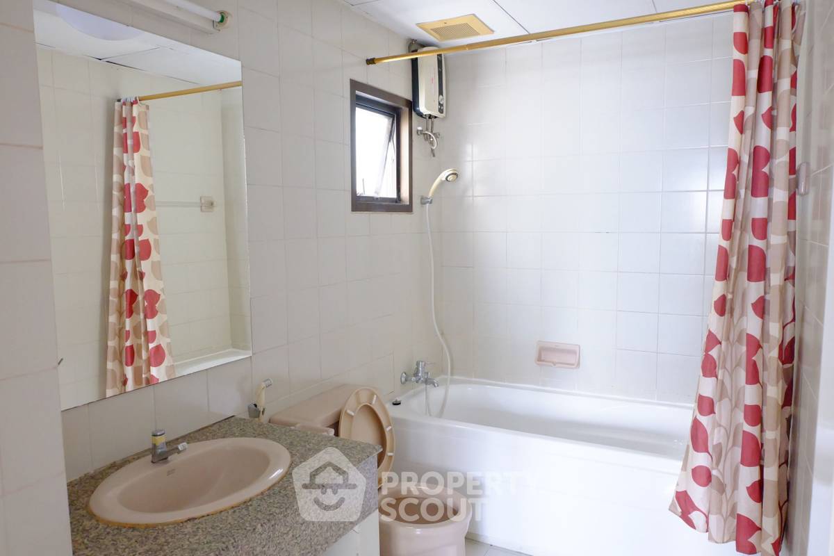 picture High-Floor 2-BR 91 Sqm At Top View Tower Condo, 300m to BTS Thong Lor (ID 882906) - 14/27