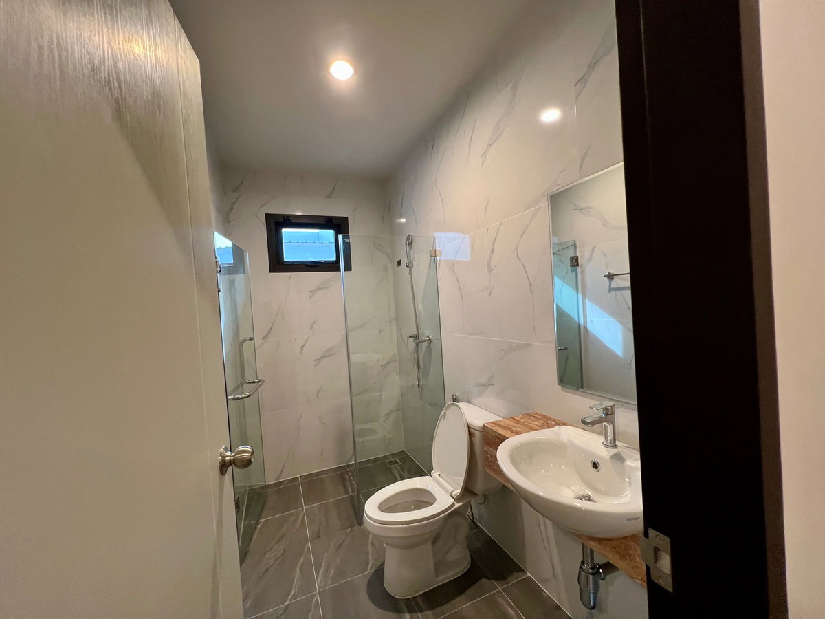 รูป ขายบ้านเดี่ยวสไตล์โมเดิร์น Living Loft ลำลูกกา คลอง 9 | หรูหรา กว้างขวาง วัสดุพรีเมียม พร้อมเข้าอยู่ - รูปที่ 19/25