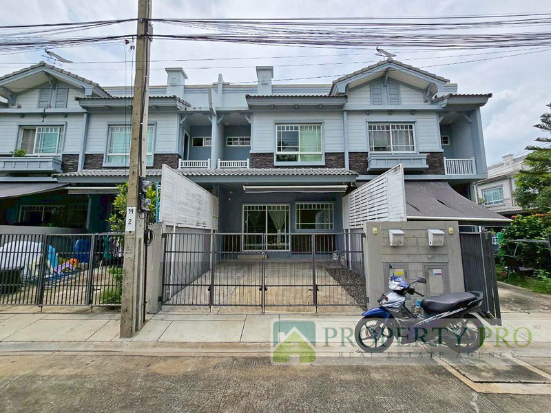 Townhouses for sale : TownHome for Sale Villaggio Bangna, 2 bedroom 18 sqw 110 sqm Good Condition Near Suvarnabhumi, Bang Phli, Bang Sao Thong, ABAC Bangna : MJ25S-004