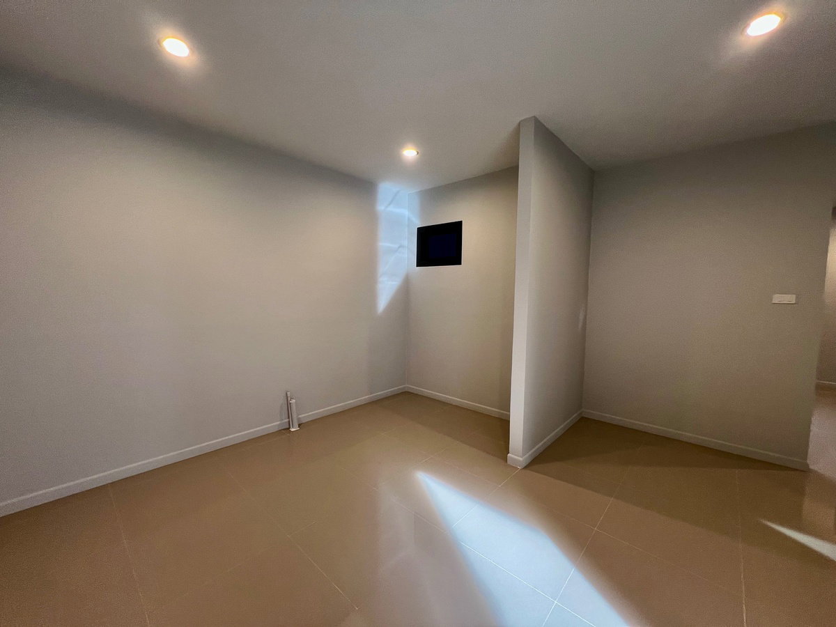 รูป ขายบ้านเดี่ยวสไตล์โมเดิร์น Living Loft ลำลูกกา คลอง 9 | หรูหรา กว้างขวาง วัสดุพรีเมียม พร้อมเข้าอยู่ - รูปที่ 16/25