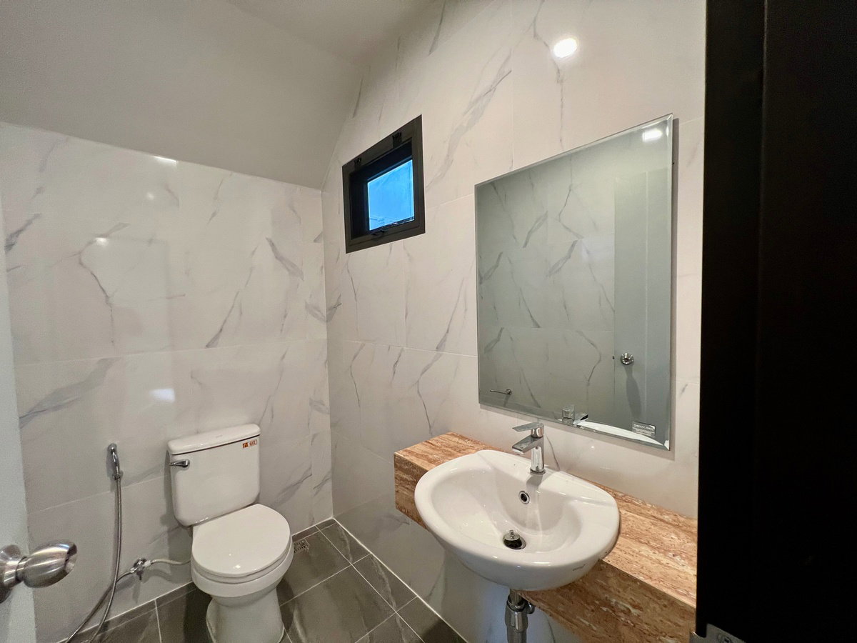 รูป ขายบ้านเดี่ยวสไตล์โมเดิร์น Living Loft ลำลูกกา คลอง 9 | หรูหรา กว้างขวาง วัสดุพรีเมียม พร้อมเข้าอยู่ - รูปที่ 14/25