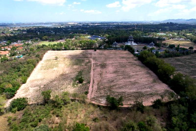 Land for sale Pornprapanimit Road : Beautiful land plot for sale, good location, next to Siam Country Club Pattaya golf course.