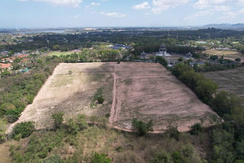 Beautiful land plot for sale, good location, next to Siam Country Club Pattaya golf course.