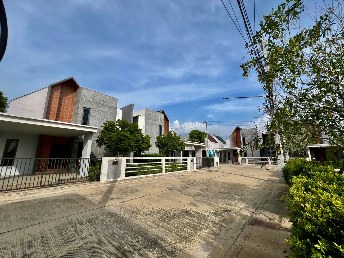 รูป ขายบ้านเดี่ยวสไตล์โมเดิร์น Living Loft ลำลูกกา คลอง 9 | หรูหรา กว้างขวาง วัสดุพรีเมียม พร้อมเข้าอยู่ - รูปที่ 6/25