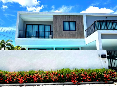 เช่าบ้านเดี่ยว ชลบุรี : Hivery Pool Villa – บ้าน 2 ชั้น ให้เช่าสำหรับอยู่อาศัย  3 ห้องนอน 3 ห้องน้ำ  1 ห้องครัว 1 ห้องนั่งเล่น