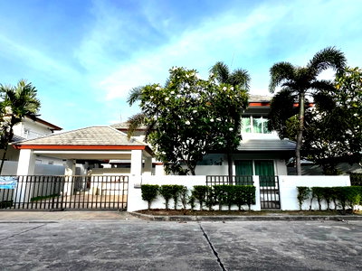 Houses for sale Chonburi : Seabreeze Pool Villa 32 @SeaBreeze Villa Pattaya – for Sale!  Beachfront Village – Located on Sukhumvit Road, Pattaya Fully with full furniture