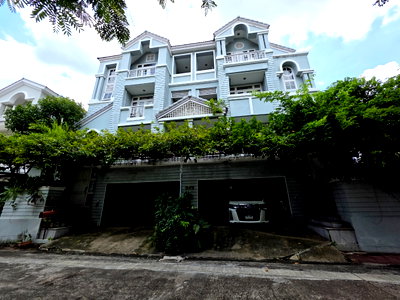 บ้านแฝด วิทยาลัยนักบริหาร : ขาย บ้านธาริณี-ประชาชื่น 2 หลังคู่ติดกัน 4 ชั้น พื้นที่ใช้สอยเพียบ ร่มรื่น เงียบสงบ_BL165