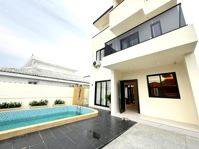 เช่าบ้านเดี่ยว ชลบุรี : Suksabai Pool Villa – บ้านพักพร้อมสระว่ายน้ำ สำหรับเช่า  บ้านขนาดใหญ่ รองรับการอยู่อาศัยหรือทำธุรกิจ  5 ห้องนอน 6 ห้องน้ำ