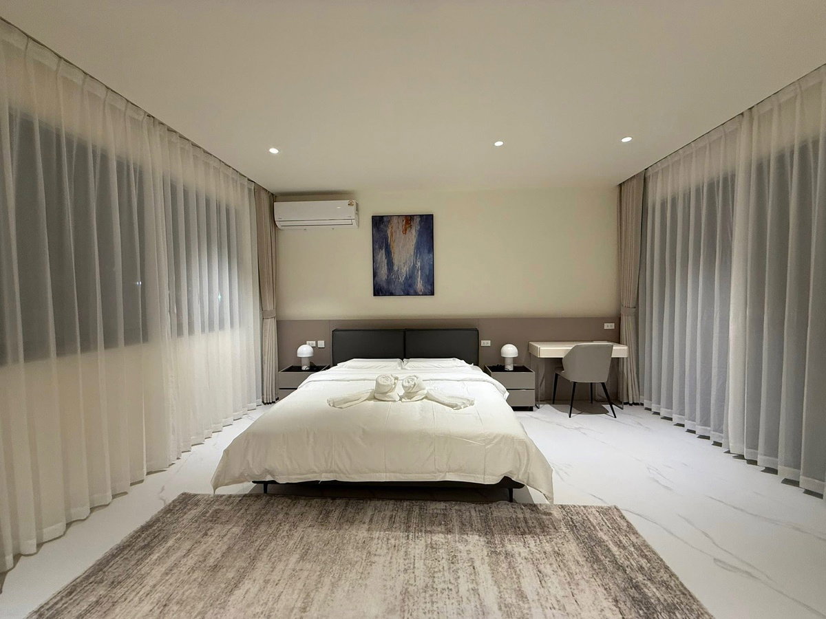 รูป Suksabai Pool Villa – บ้านพักพร้อมสระว่ายน้ำ สำหรับเช่า บ้านขนาดใหญ่ รองรับการอยู่อาศัยหรือทำธุรกิจ 5 ห้องนอน 6 ห้องน้ำ - รูปที่ 9/15