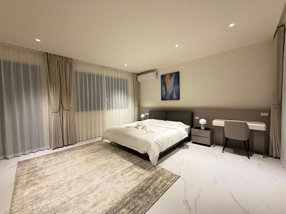 รูป Suksabai Pool Villa – บ้านพักพร้อมสระว่ายน้ำ สำหรับเช่า บ้านขนาดใหญ่ รองรับการอยู่อาศัยหรือทำธุรกิจ 5 ห้องนอน 6 ห้องน้ำ - รูปที่ 14/15