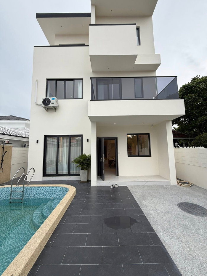 รูป Suksabai Pool Villa – บ้านพักพร้อมสระว่ายน้ำ สำหรับเช่า บ้านขนาดใหญ่ รองรับการอยู่อาศัยหรือทำธุรกิจ 5 ห้องนอน 6 ห้องน้ำ - รูปที่ 2/15