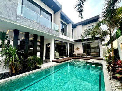 บ้านเดี่ยว ชลบุรี : ขายบ้านตกแต่งหรู สไตล์โมเดิร์น ใกล้หาดจอมเทียน 5 ห้องนอน  6 ห้องน้ำ พื้นที่ใช้สอย 300 ตร.ม.
