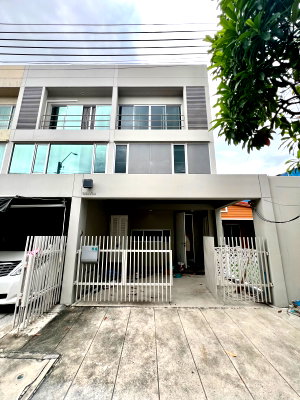 Townhouses for sale St. Andrews International School Bangkok : For Sale: 3-Storey Corner Townhome with Large Space in Prime Location – Noble Cube Pattanakarn