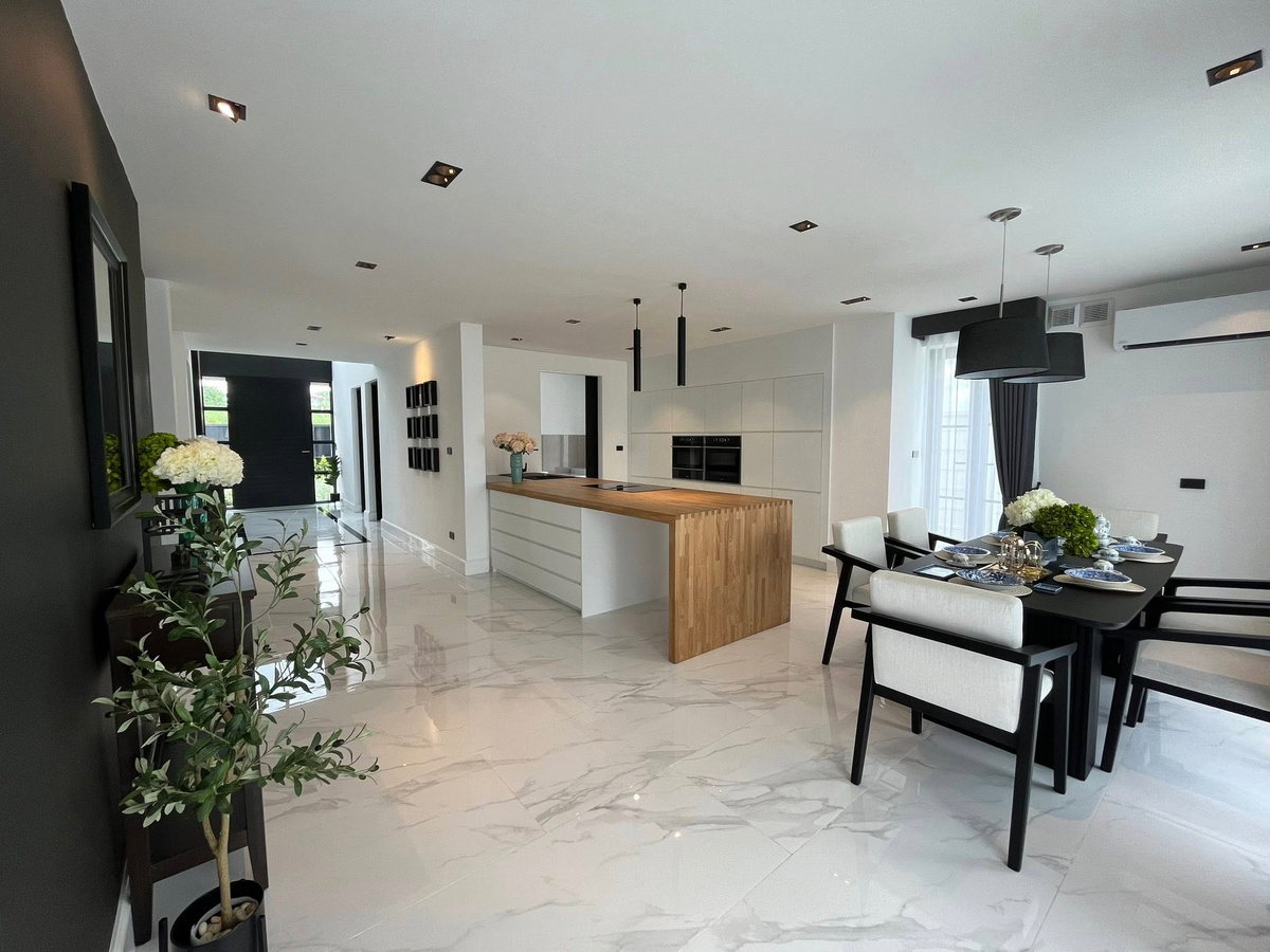 รูป บ้านหรู British Executive – มาบประชัน ค่าเช่า: 180,000 บาท/เดือน 5(+1) ห้องนอน | 7 ห้องน้ำ - รูปที่ 6/8