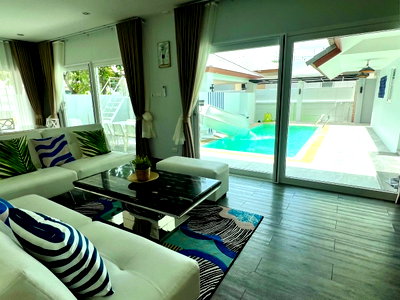 Houses for sale Chonburi : Seabreeze Pool Villa 32 @SeaBreeze Villa Pattaya – Now Available for Sale!  Beachfront Village – Located on Sukhumvit Road, Pattaya Fully furniture