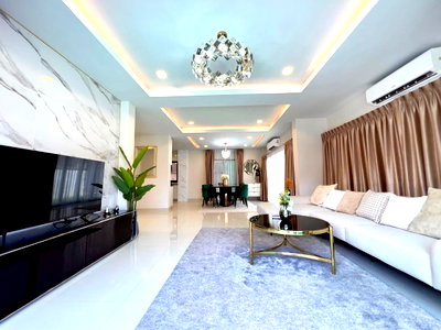 บ้านเดี่ยว ชลบุรี : โครงการ เดอะเลค ห้วยใหญ่  ขนาด: 4 ห้องนอน 3 ห้องน้ำ ราคา: 9,000,000 บาท 