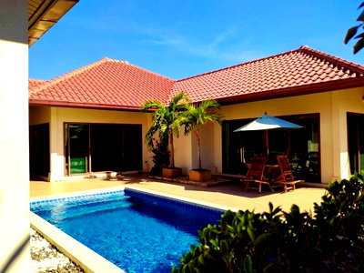 เช่าบ้านเดี่ยว ชลบุรี : บ้านสไตล์ไทย–บาหลี บรรยากาศร่มรื่น พื้นที่ดิน: 127 ตารางวา * ขนาด: 3 ห้องนอน 2 ห้องน้ำ 