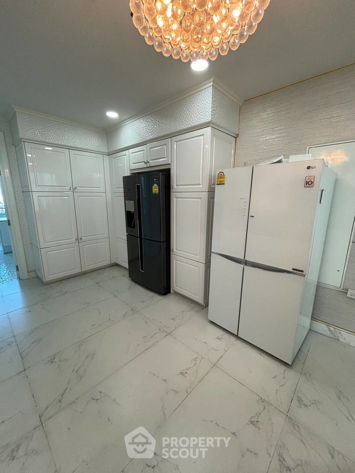 รูป คอนโด 4 ห้องนอน 355 ตร.ม. ชั้น 25 สุดพรีเมียม Royce Private Residences ใกล้ MRT สุขุมวิท (รับสัตว์เลี้ยง) (ID 1404323) - รูปที่ 11/26