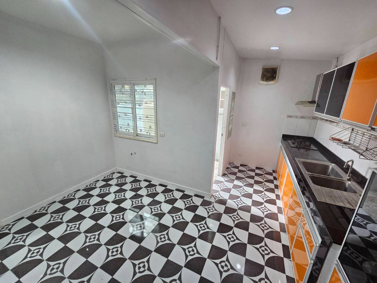 รูป ขายบ้านแฝด หมู่บ้านกรูฟวิลล์ บางนา 4 ห้องนอน 2 ห้องน้ำ ใกล้เมกาบางนา เข้าออกได้หลายทาง - รูปที่ 7/10