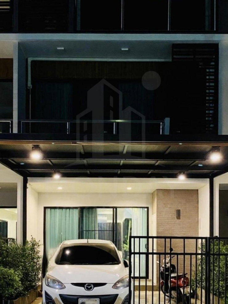 Townhouses for sale : TownHouse for Sale 🔥🔥 Special Price at Supalai Essence Ladprao MD-86628