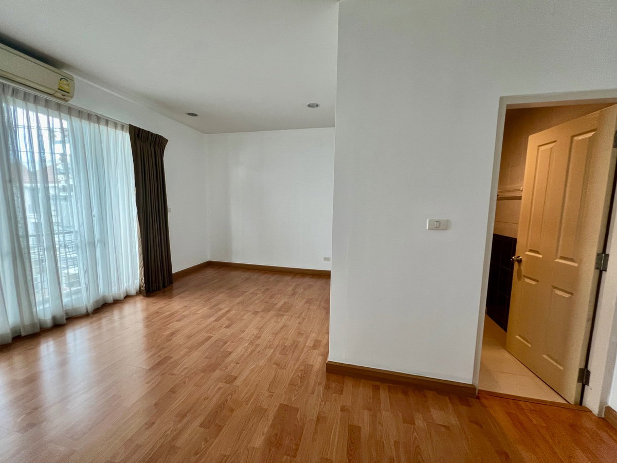 รูป 🏡 ขายด่วน! ทาวน์โฮม 3 ชั้น บ้านกลางเมือง S-Sense ศรีนครินทร์ | รีโนเวทใหม่ทั้งหลัง  บนทำเลศักยภาพ ใกล้รถไฟฟ้า - รูปที่ 16/26