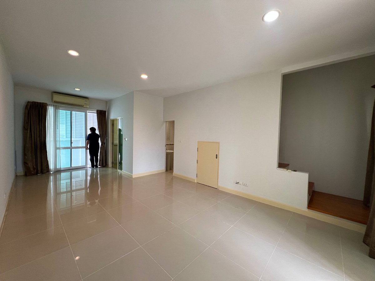 รูป 🏡 ขายด่วน! ทาวน์โฮม 3 ชั้น บ้านกลางเมือง S-Sense ศรีนครินทร์ | รีโนเวทใหม่ทั้งหลัง  บนทำเลศักยภาพ ใกล้รถไฟฟ้า - รูปที่ 4/26