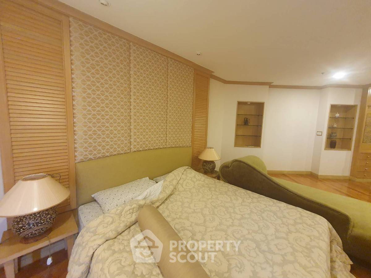 picture 26th-Floor 3-BR 270 Sqm Condo At Salintara Condominium, Bang Kho Laem (ID 558815) - 1/6