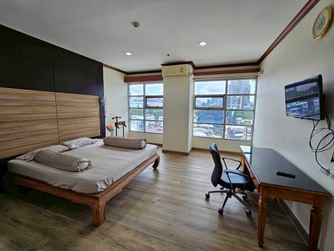 LTH13005 – Condo for rent at Baan Klang Krung Siam Size 140 sqm. 3 Beds 3 Baths Near BTS Ratchathewi ONLY 65K/Month