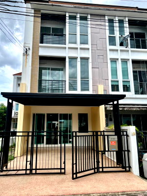 ทาวน์โฮม วิทยาลัยดุสิตธานี : ขายด่วน! ทาวน์โฮม 3 ชั้น (หลังมุม) โครงการบ้านกลางเมือง S-Sense ศรีนครินทร์  บ้านเปล่า พร้อมให้คุณตกแต่งตามสไตล์ที่ชอบ บนทำเลศักยภาพ 